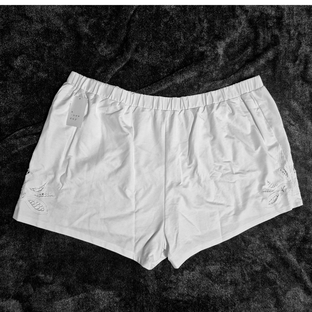 A New Day Womens 4X White Shorts NWT PID-71303L